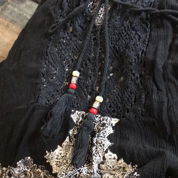 PEEKABOO SHOULDERS BLOUSE BY ANGIE SIZE S EXCELLENT CONDITION! - Picture 4 of 11